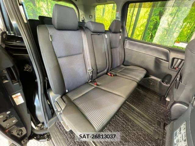 Toyota VOXY 2015-11 289175-6