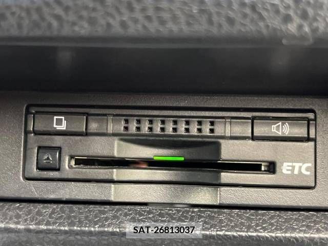 Toyota VOXY 2015-11 289175-3
