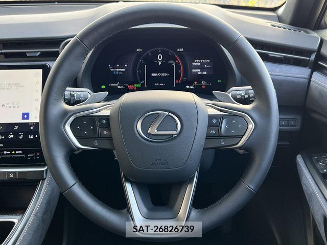 Lexus LBX 2024-02 311403-8