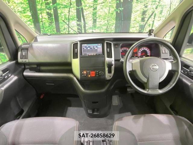 Nissan SERENA 2009-08 393896-1