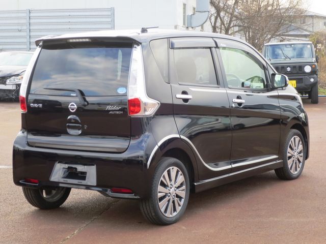 Nissan DAYZ 2015-05 196635-2