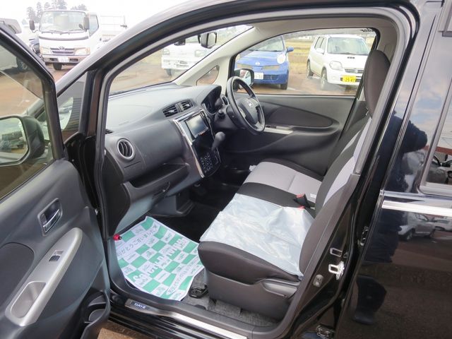Nissan DAYZ 2015-05 196635-5
