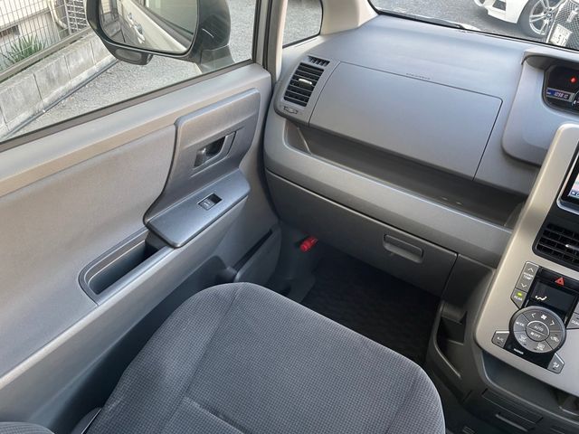 Toyota VOXY 2008-07 1461-8