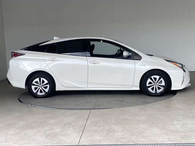 Toyota PRIUS 2018-09 28828-9