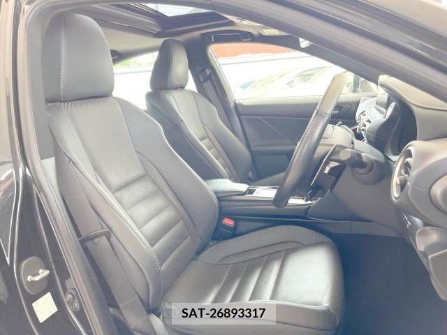 Lexus IS 2021-05 275476-9