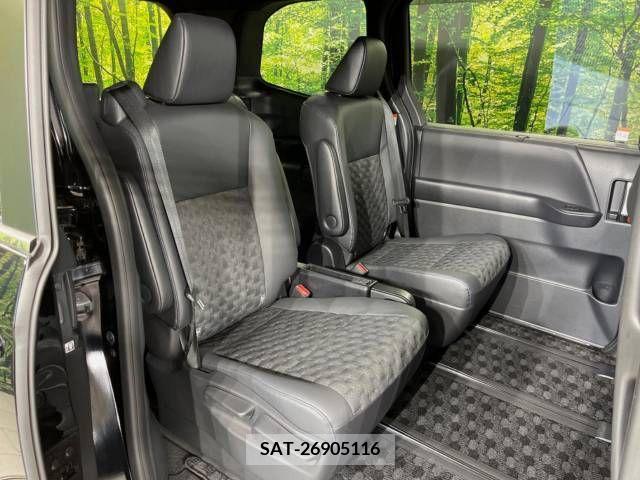 Toyota VOXY 2022-12 313578-8