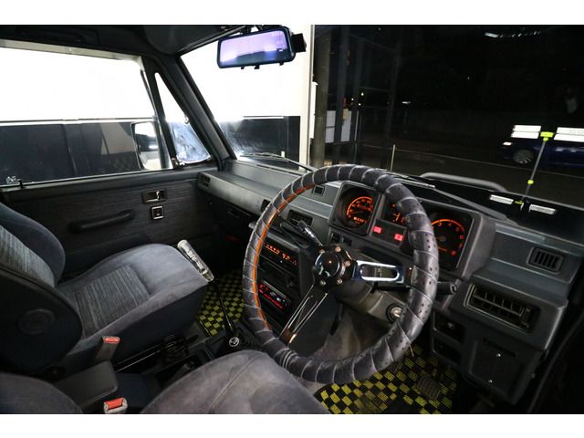 Mitsubishi PAJERO 1989-11 1447-17