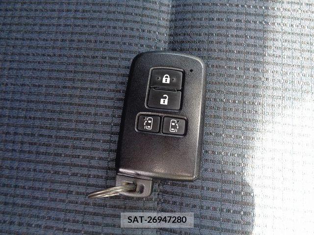 Toyota SIENTA 2017-08 335899-26