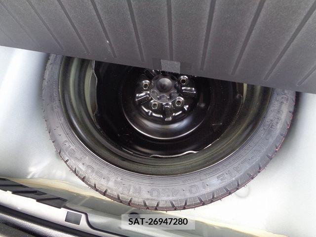 Toyota SIENTA 2017-08 335899-25