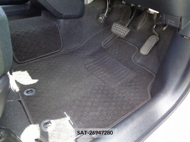Toyota SIENTA 2017-08 335899-17