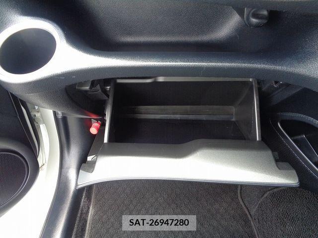 Toyota SIENTA 2017-08 335899-20