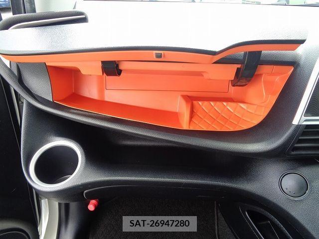 Toyota SIENTA 2017-08 335899-19