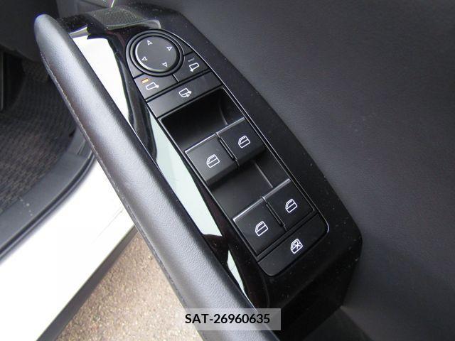 Mazda MAZDA3 2023-08 372094-24