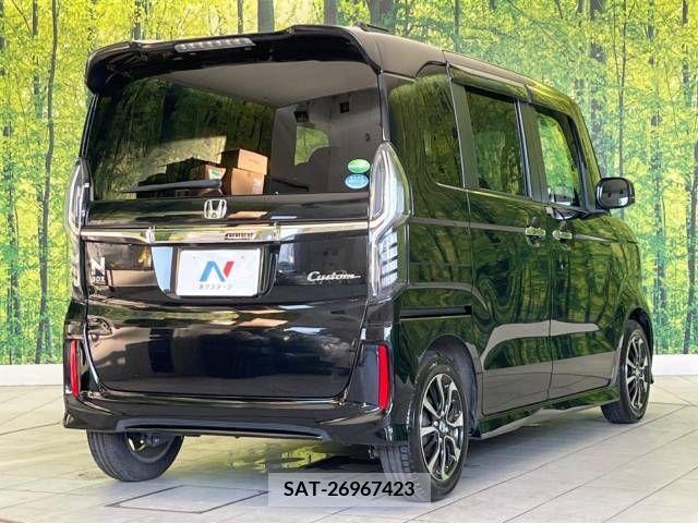 Honda N BOX CUSTOM 2018-04 379643-17