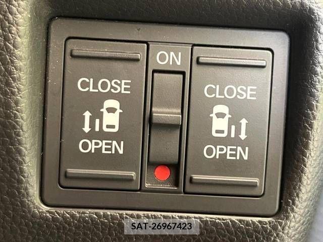 Honda N BOX CUSTOM 2018-04 379643-4