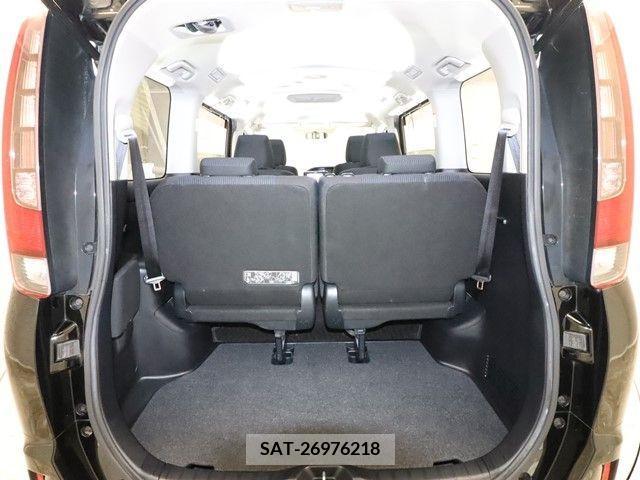 Toyota NOAH 2014-11 256033-8