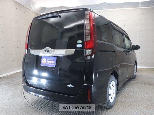 Toyota NOAH 2014-11 256033-1