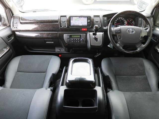 Toyota HIACE VAN 2018-01 15216-1