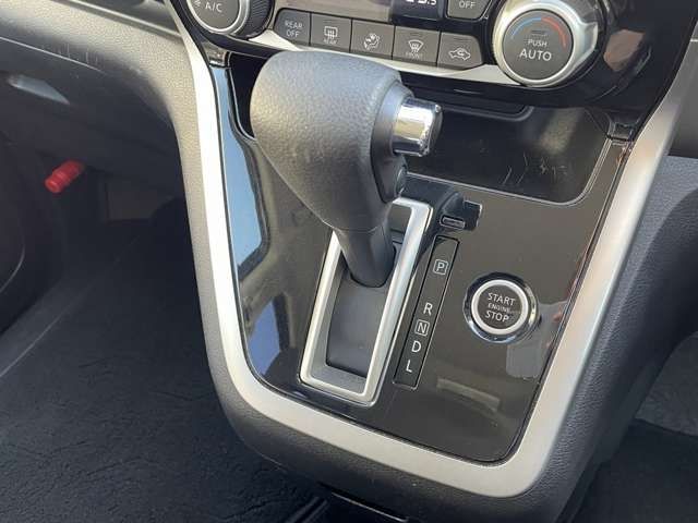 Nissan SERENA 2017-01 10537-12