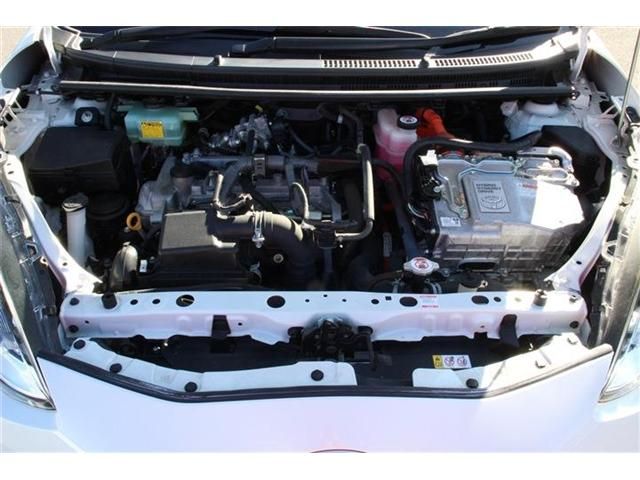 Toyota AQUA 2018-03 186975-22