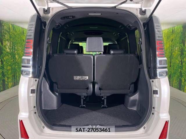 Toyota VOXY 2021-06 375978-11