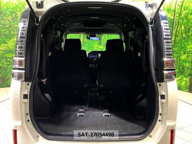Toyota VOXY 2018-03 341984-18