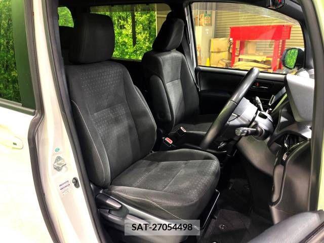 Toyota VOXY 2018-03 341984-15