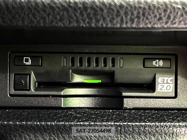 Toyota VOXY 2018-03 341984-11