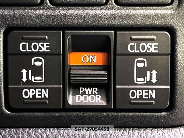 Toyota VOXY 2018-03 341984-4