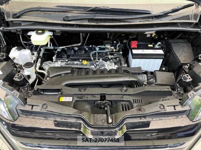 Toyota NOAH 2023-04 374106-19