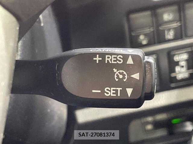 Toyota VOXY 2018-10 288873-6