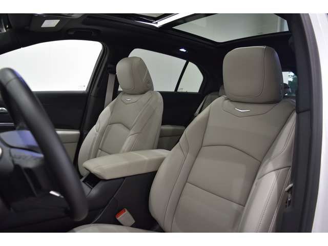 Cadillac XT4 2023-02 10663-4