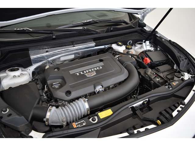 Cadillac XT4 2023-02 10663-8