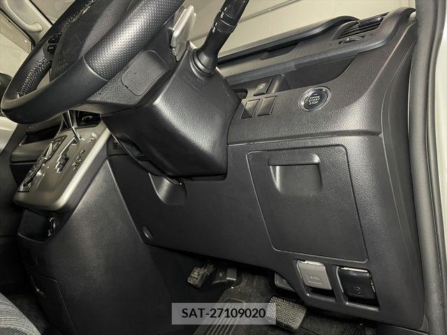 Toyota VOXY 2011-06 370434-19