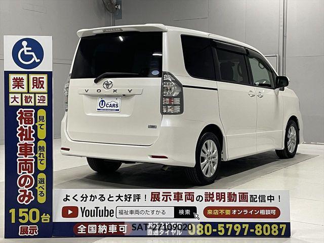 Toyota VOXY 2011-06 370434-15