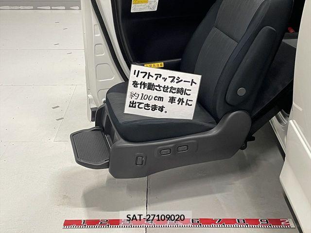 Toyota VOXY 2011-06 370434-9