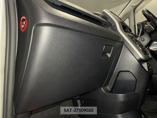 Toyota VOXY 2011-06 370434-18