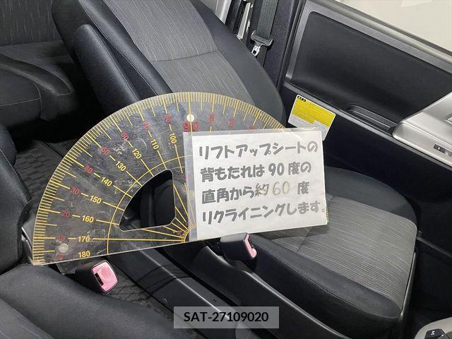 Toyota VOXY 2011-06 370434-13