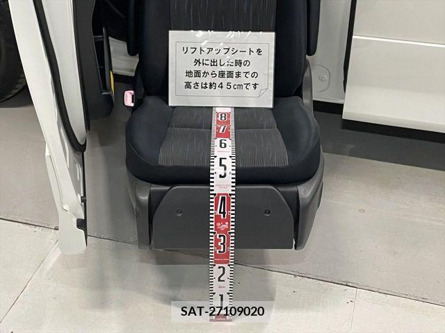 Toyota VOXY 2011-06 370434-8