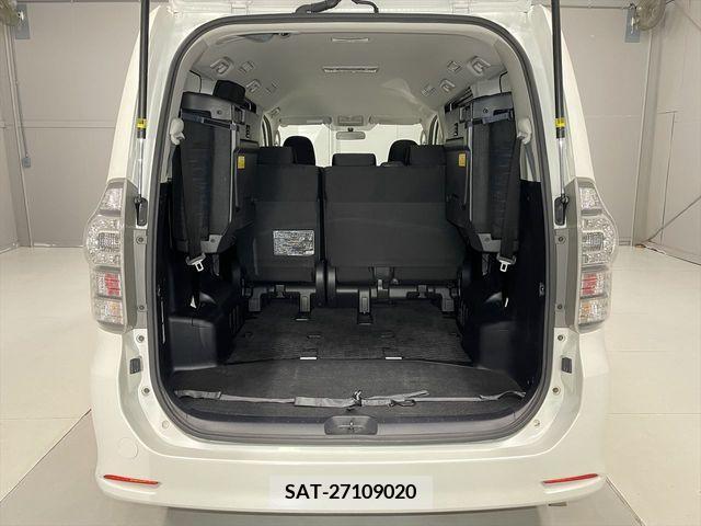 Toyota VOXY 2011-06 370434-5