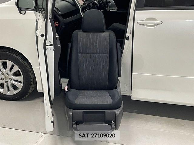 Toyota VOXY 2011-06 370434-4