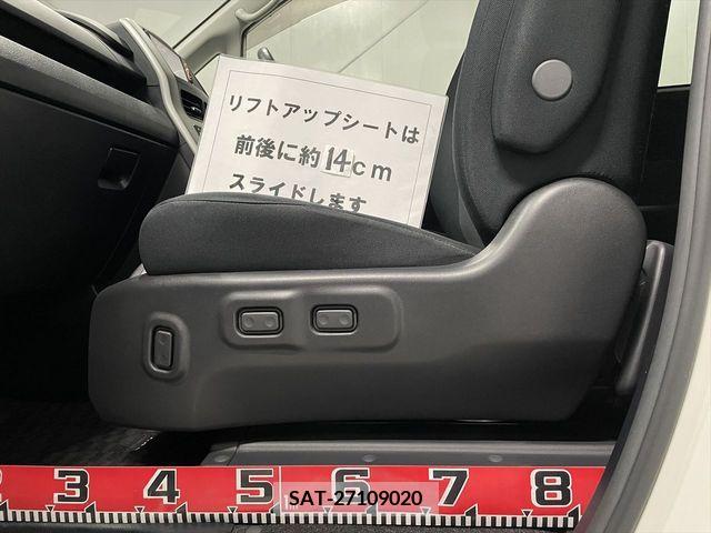 Toyota VOXY 2011-06 370434-11