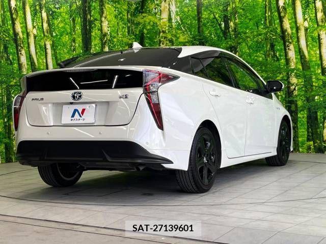 Toyota PRIUS 2018-02 322385-17