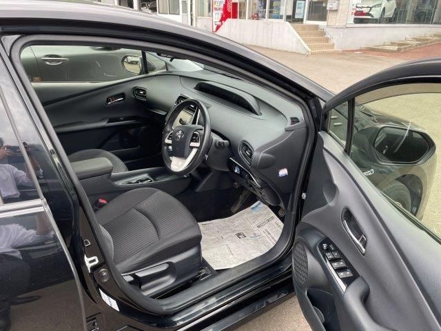 Toyota PRIUS 2016-05 6339-1