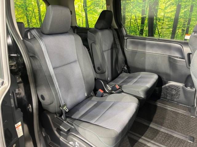 Toyota VOXY 2015-01 24766-8