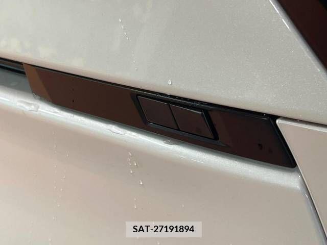 Toyota NOAH 2023-08 385037-8
