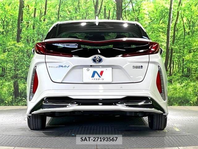 Toyota PRIUS PHV 2018-03 215423-16