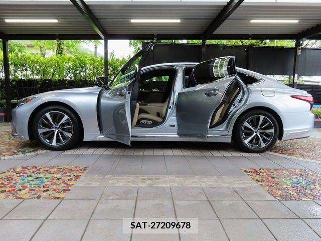 Lexus LS 2021-03 275467-11