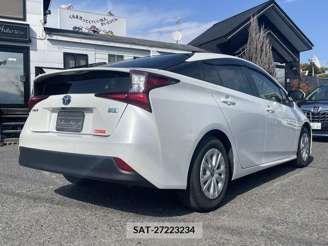 Toyota PRIUS 2021-07 221835-1