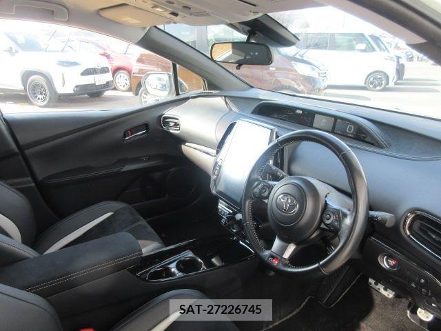 Toyota PRIUS PHV 2018-02 208864-10